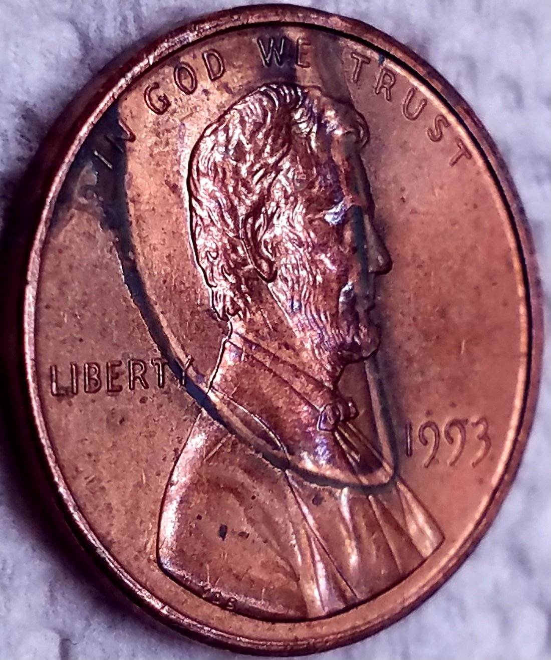1993-P-Lincoln-Cent-Struck-Through-Metal-Half-Disc-Or-Metal-Clip?